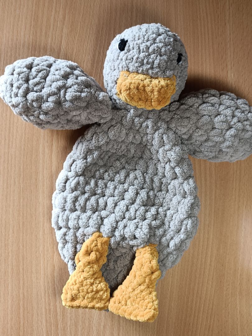 Nire Crochet Ducky Snuggler,  Grey