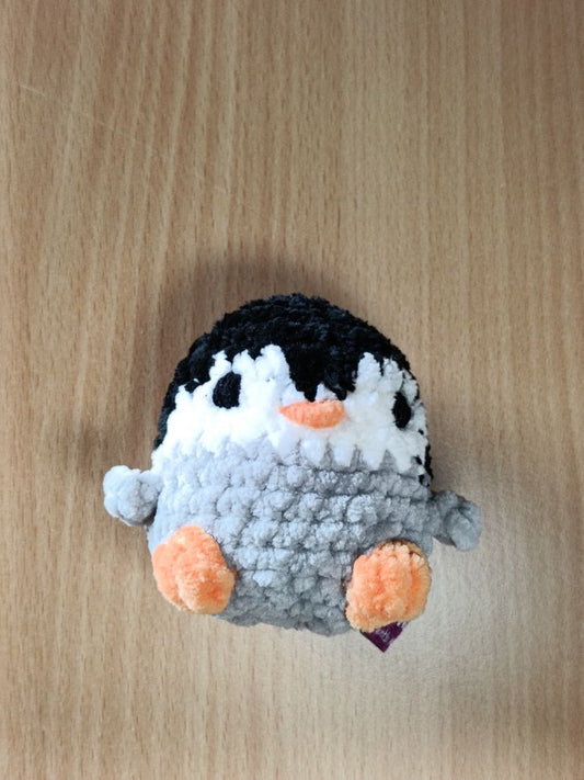 Nire Crochet Penguin,  Black and grey