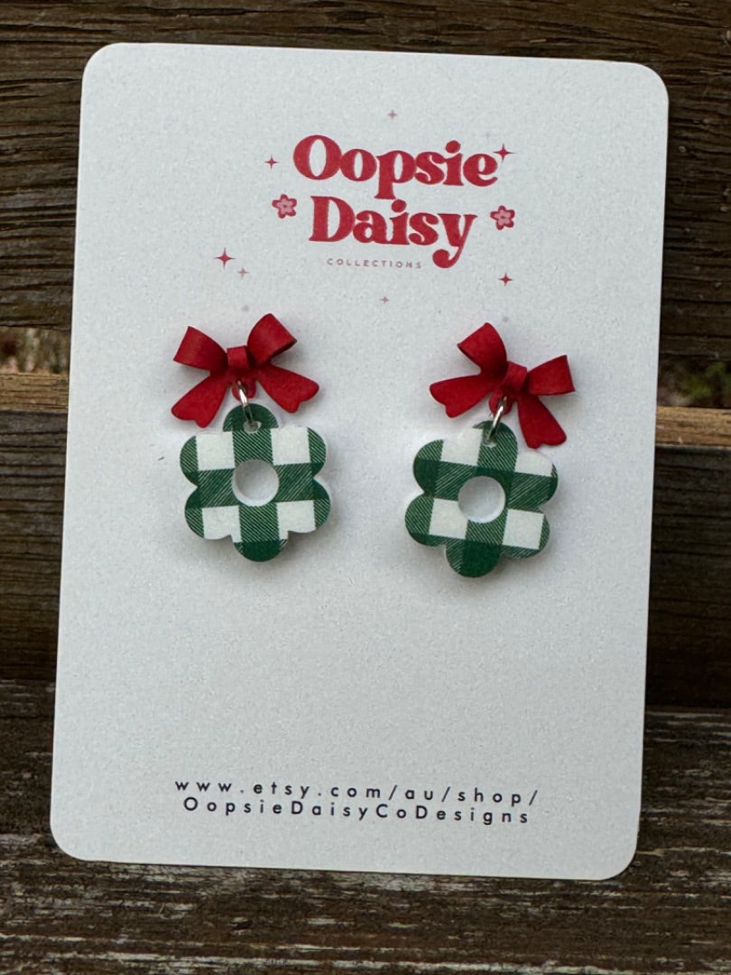 Oopsie Daisy Collections Christmas wreath dangles,  Green